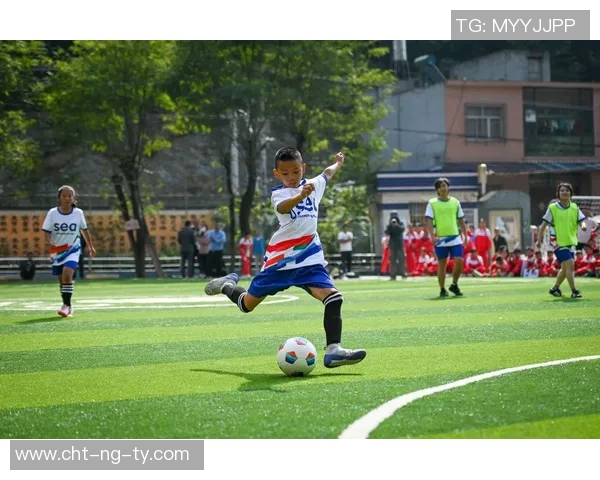 足球激情汇聚成圈团结力量共同追梦的旅程